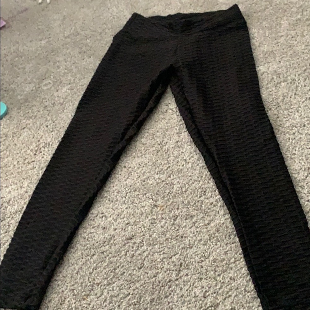 Ruched butt black yoga pants